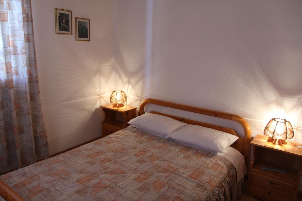 Circe Pansion Lixouri Quarto foto