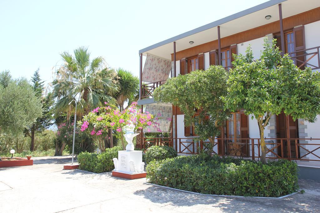 Circe Pansion Lixouri Exterior foto