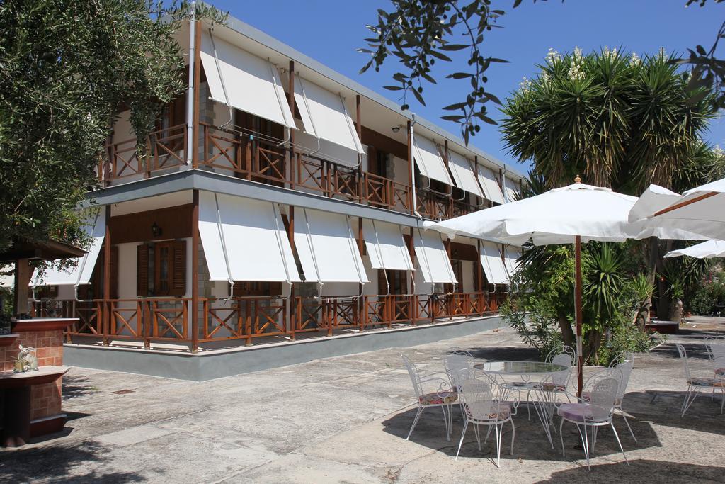 Circe Pansion Lixouri Exterior foto