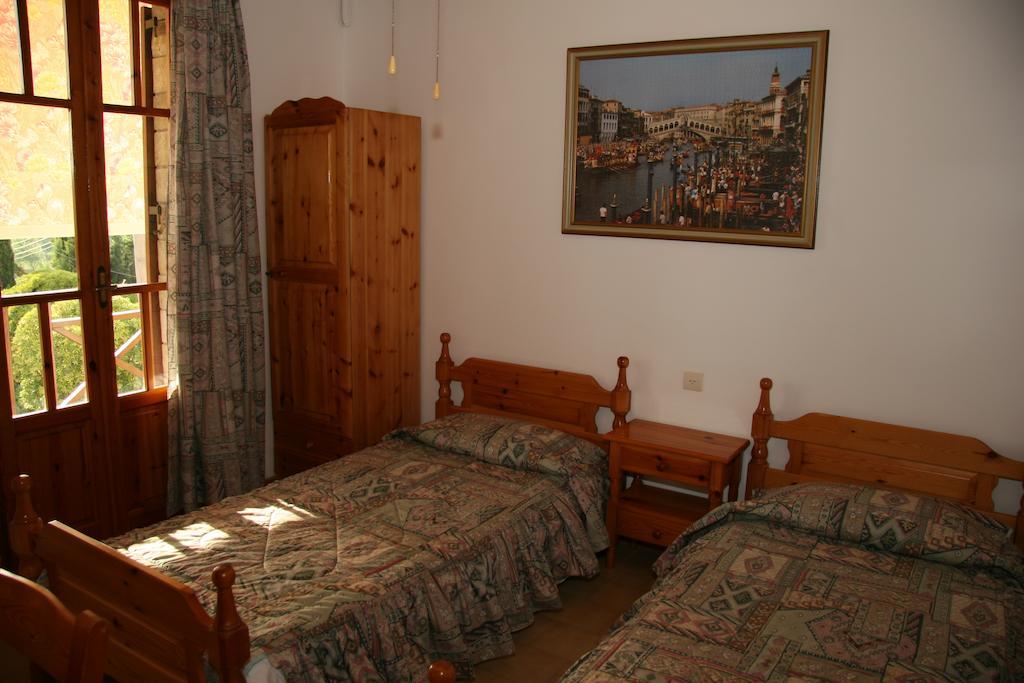 Circe Pansion Lixouri Exterior foto